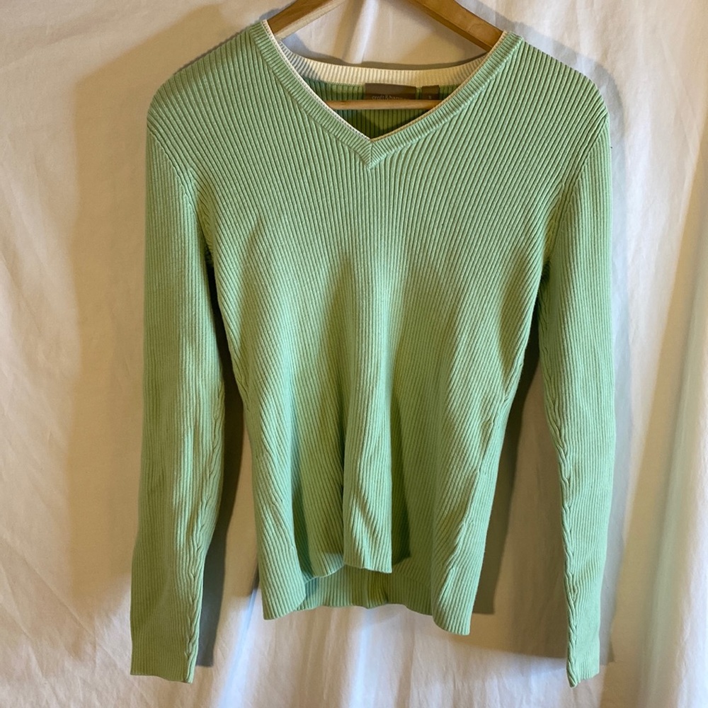 Woman’s sweater top size S.